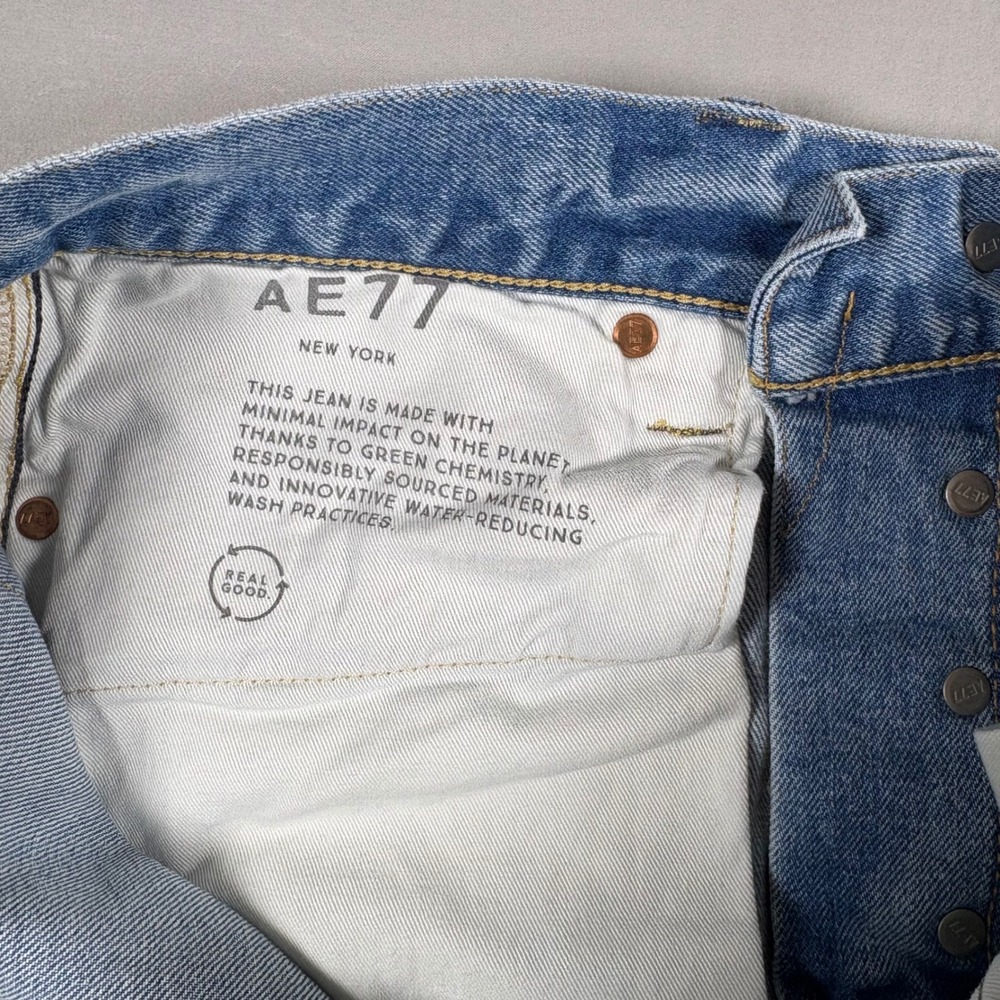 AE77 Premium Distressed Straight Leg Jeans Mens 30x32 Light Wash Button Fly - Picture 13 of 15